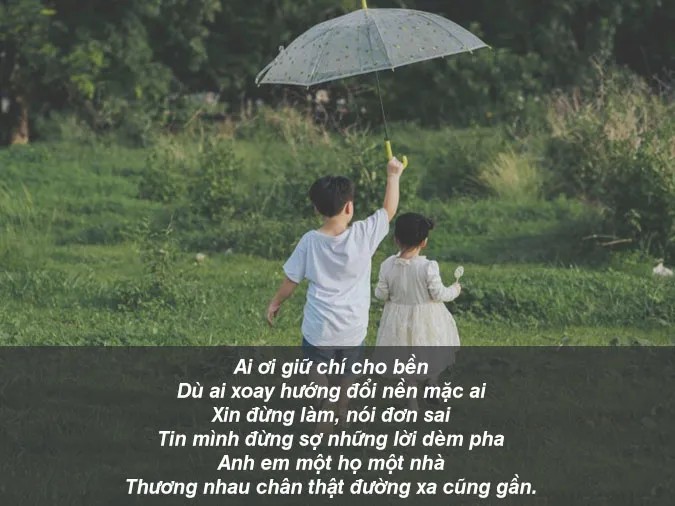 Tranh vẽ dân gian mô tả cảnh anh em hòa thuận vui vẻ