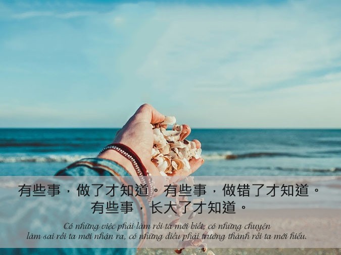 Người ngồi một mình trong không gian tĩnh lặng