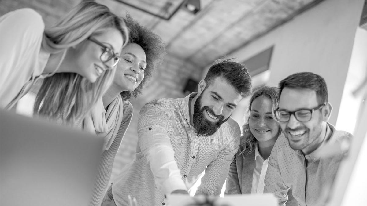 Hình ảnh thể hiện tinh thần trách nhiệm trong công việc và cuộc sống