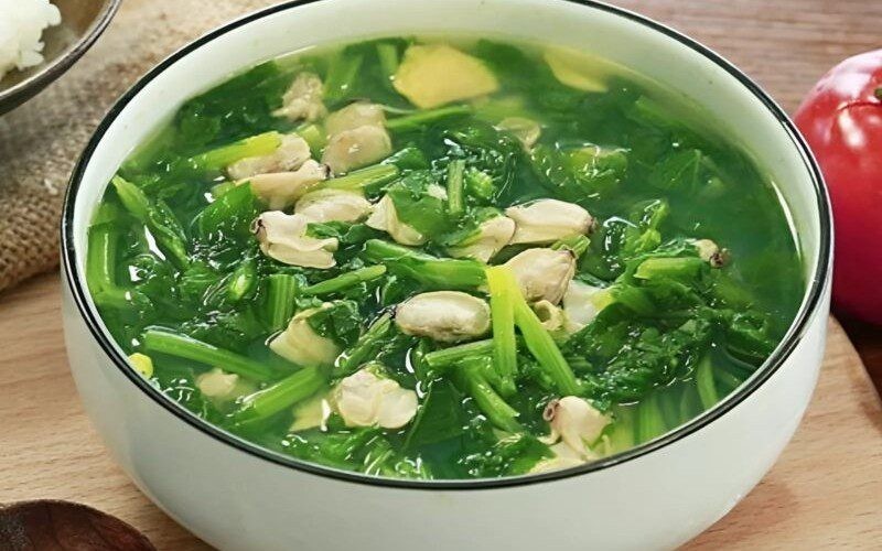 Món canh ngao cải ngọt thanh mát, hòa quyện hương vị biển cả