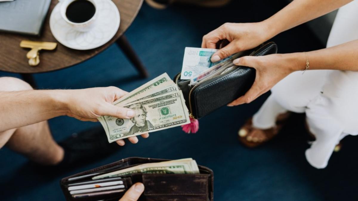 Minh họa những câu nói hay và ý nghĩa về giá trị của đồng tiền