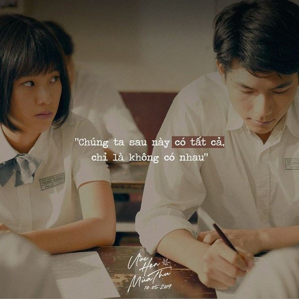 Cô gái ngồi một mình suy tư về chuyện tình cảm buồn