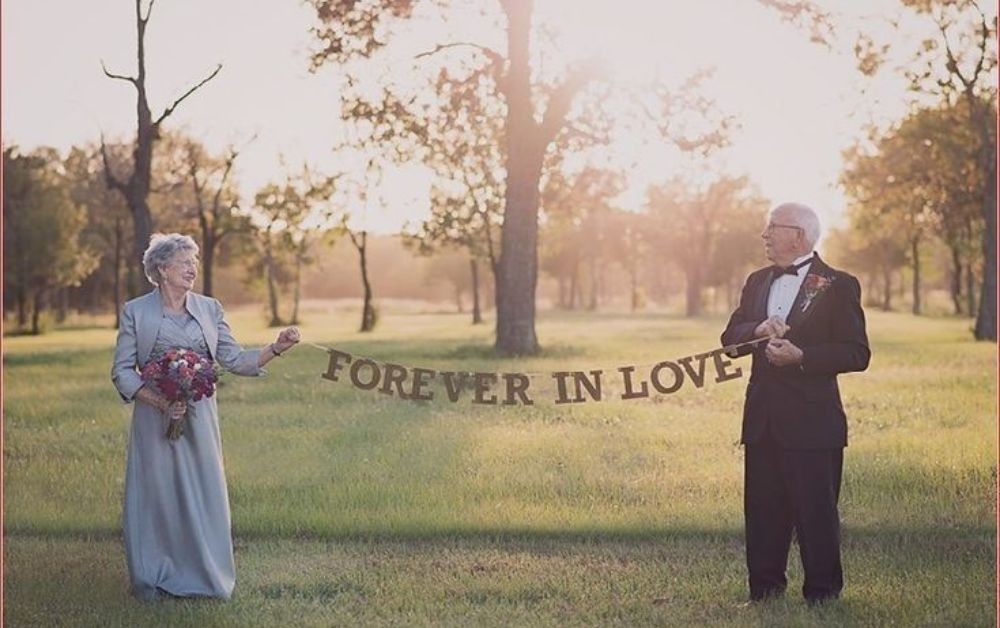 Tình yêu bền bỉ qua năm tháng luôn là điều đáng ngưỡng mộ nhất