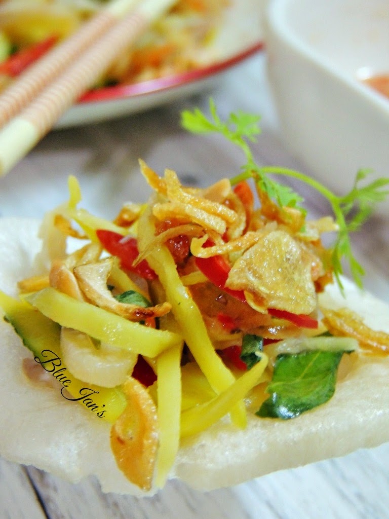 Bát gỏi cóc xanh được trang trí đẹp mắt