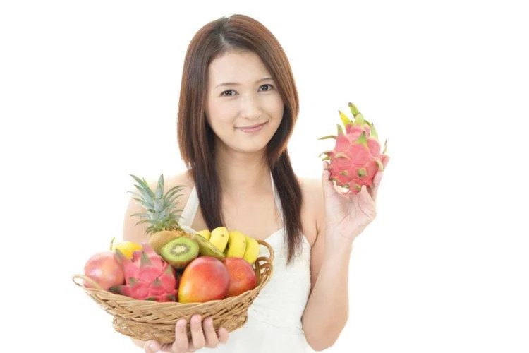 Chọn Thanh Long Ngon: Bí Quyết Từ Chuyên Gia Để Tận Hưởng Hương Vị Tươi Mát Của Mùa Hè 6 lua chon thanh long e1521796396698 1