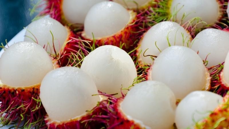 Cách ăn quả chôm chôm