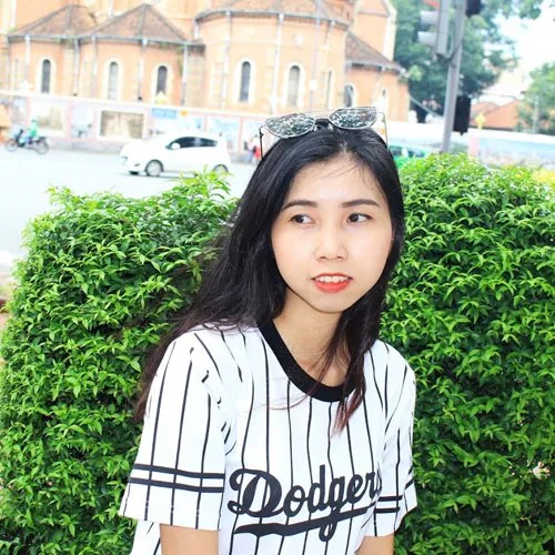 Cảnh sát phong tỏa và khám nghiệm khu vực phát hiện thi thể nạn nhân