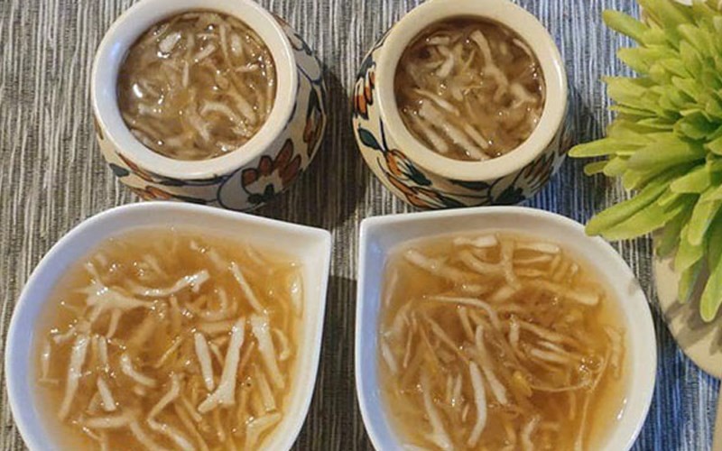 Rau câu chân vịt màu xanh thẫm đặc trưng