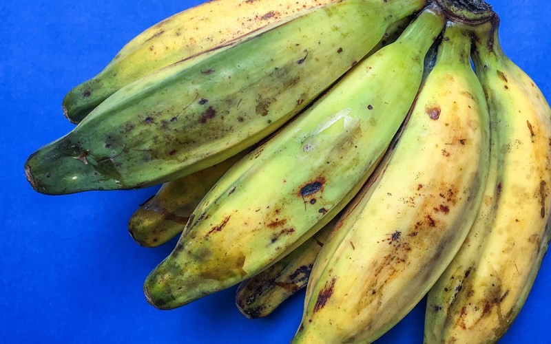 Cách nhận biết chuối chín tự nhiên - quan sát vỏ