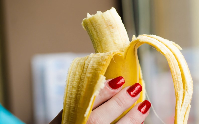 Cách nhận biết chuối chín tự nhiên - quan sát ruột