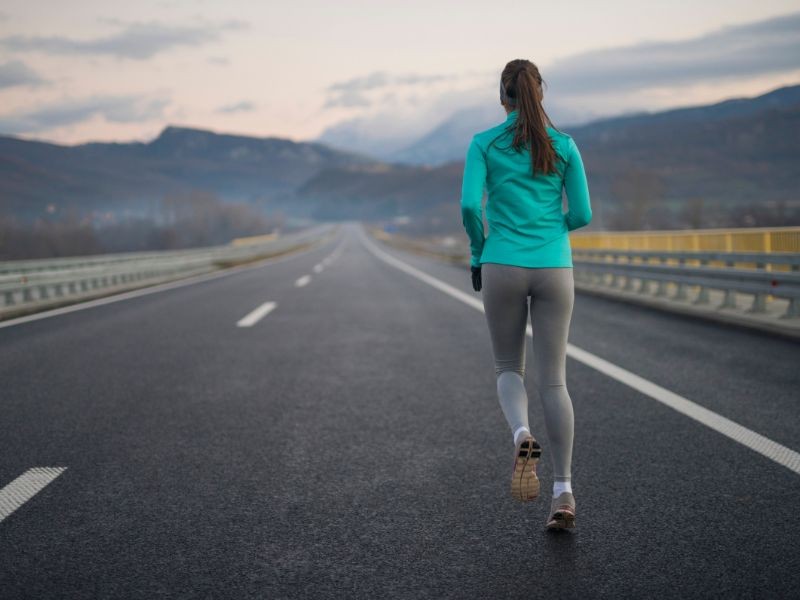 Ai ơi giữ chí cho bền  Dù ai xoay hướng đổi nền mặc ai.