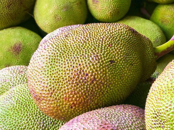 Cảnh sát phong tỏa và khám nghiệm khu vực phát hiện thi thể nạn nhân