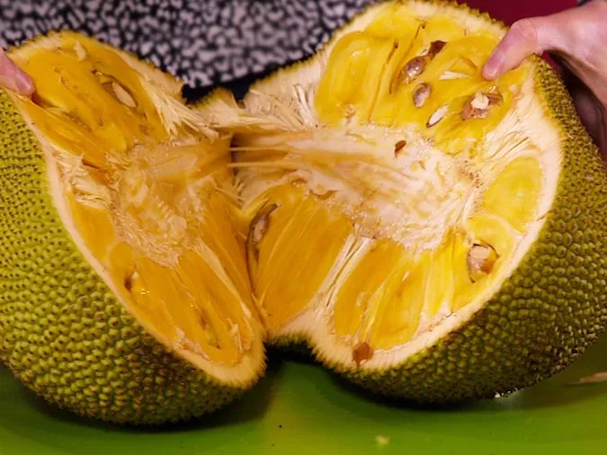 Mít chín tự nhiên thường sẽ có rất ít mủ