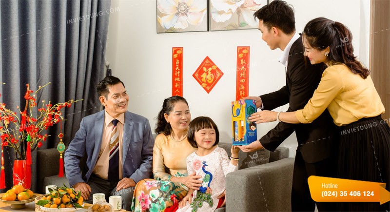 Những chiếc phong bao lì xì đỏ thắm với họa tiết Tết truyền thống