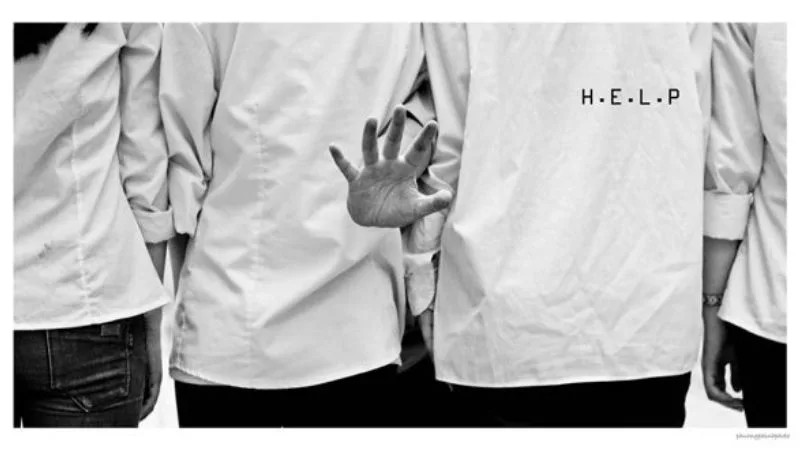 Học sinh chia sẻ và nhận sự hỗ trợ từ giáo viên