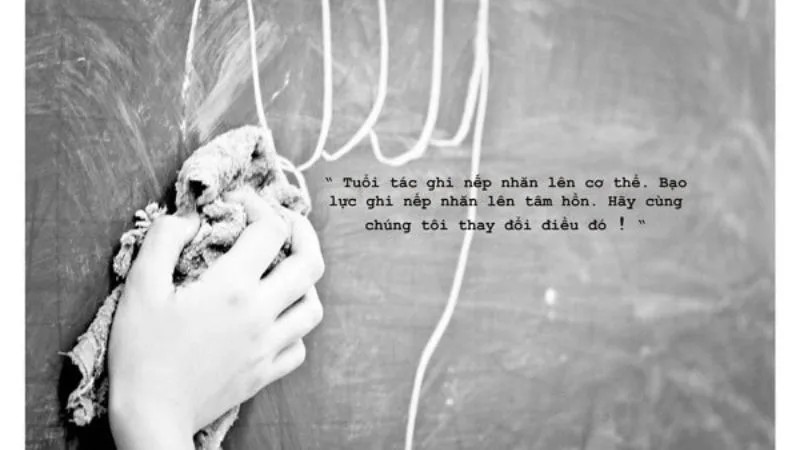 Cảnh sát phong tỏa và khám nghiệm khu vực phát hiện thi thể nạn nhân