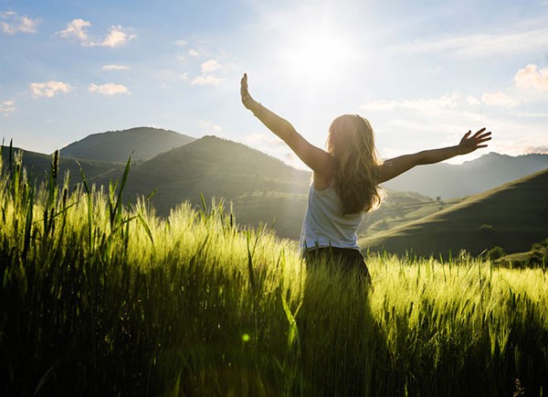 Một bông hoa không thể nở nếu không có ánh nắng và con người không thể sống thiếu tình yêu