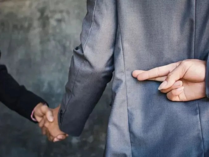 Minh họa sự bạc bẽo, bội nghĩa trong cuộc sống