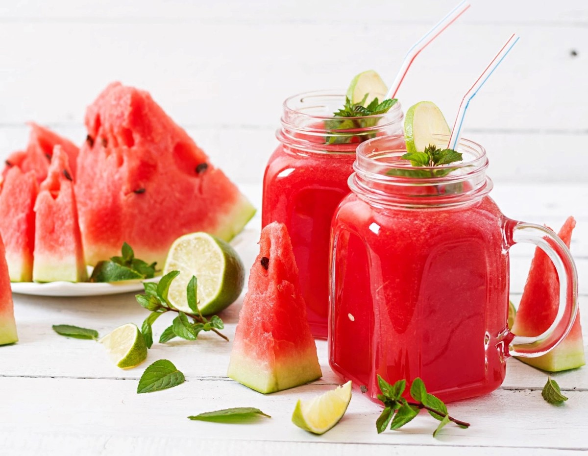 Thưởng thức dưa hấu ruột đỏ tươi ngon