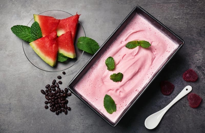 Salad dưa hấu ruột đỏ kết hợp cùng các loại trái cây khác