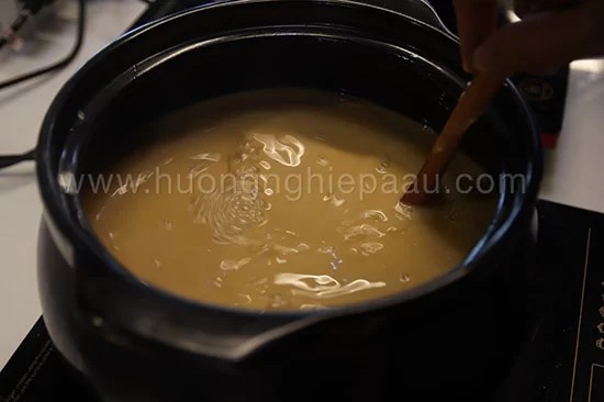 Sử dụng nồi để nấu trà sữa giúp giữ trọn hương vị