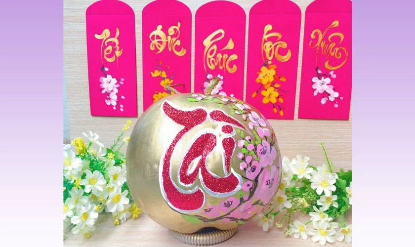 Gợi ý trang trí dừa Tết với chữ nổi kim tuyến