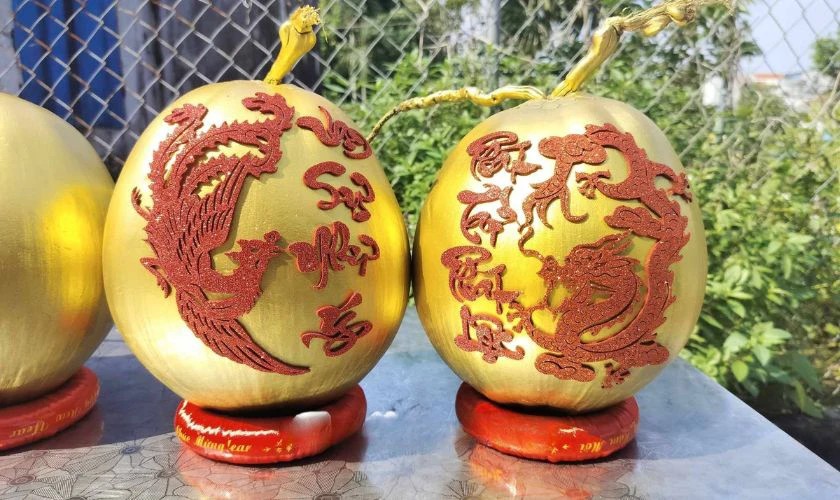 Mẫu trang trí dừa Tết dát vàng