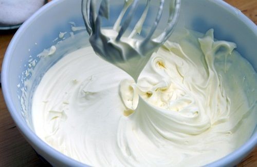Mẻ kem việt quất đã đông lạnh và sẵn sàng thưởng thức
