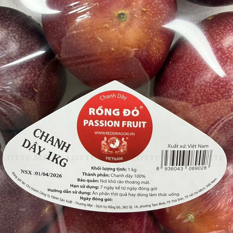 Cận cảnh khay chanh dây Rồng Đỏ với vỏ ngoài tím đỏ bắt mắt