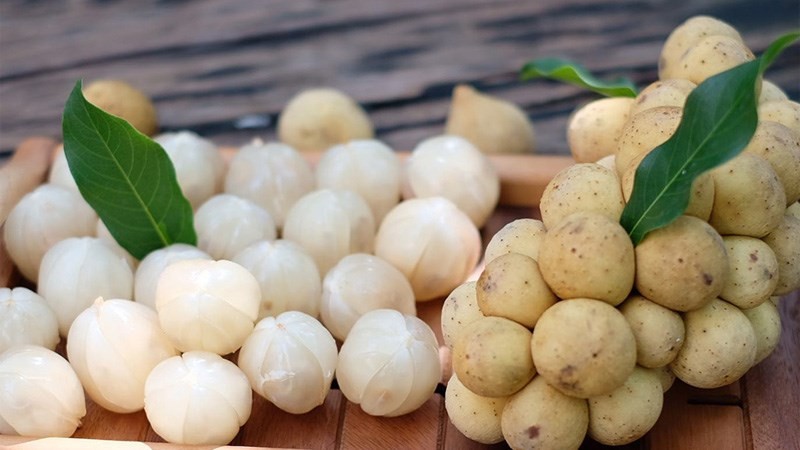 Thịt quả bòn bon trong suốt