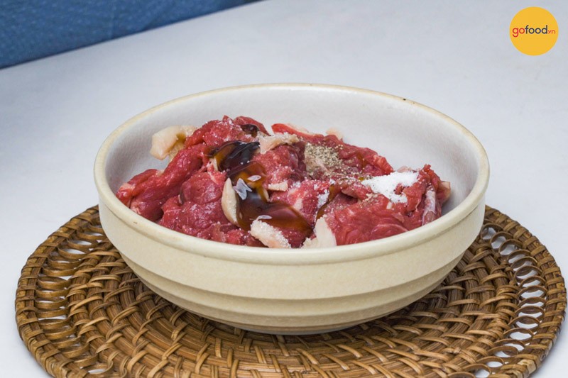 Thịt bò được ướp gia vị